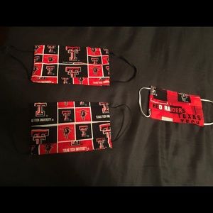 Set ofTx  tech fabric face mask with filter pocket